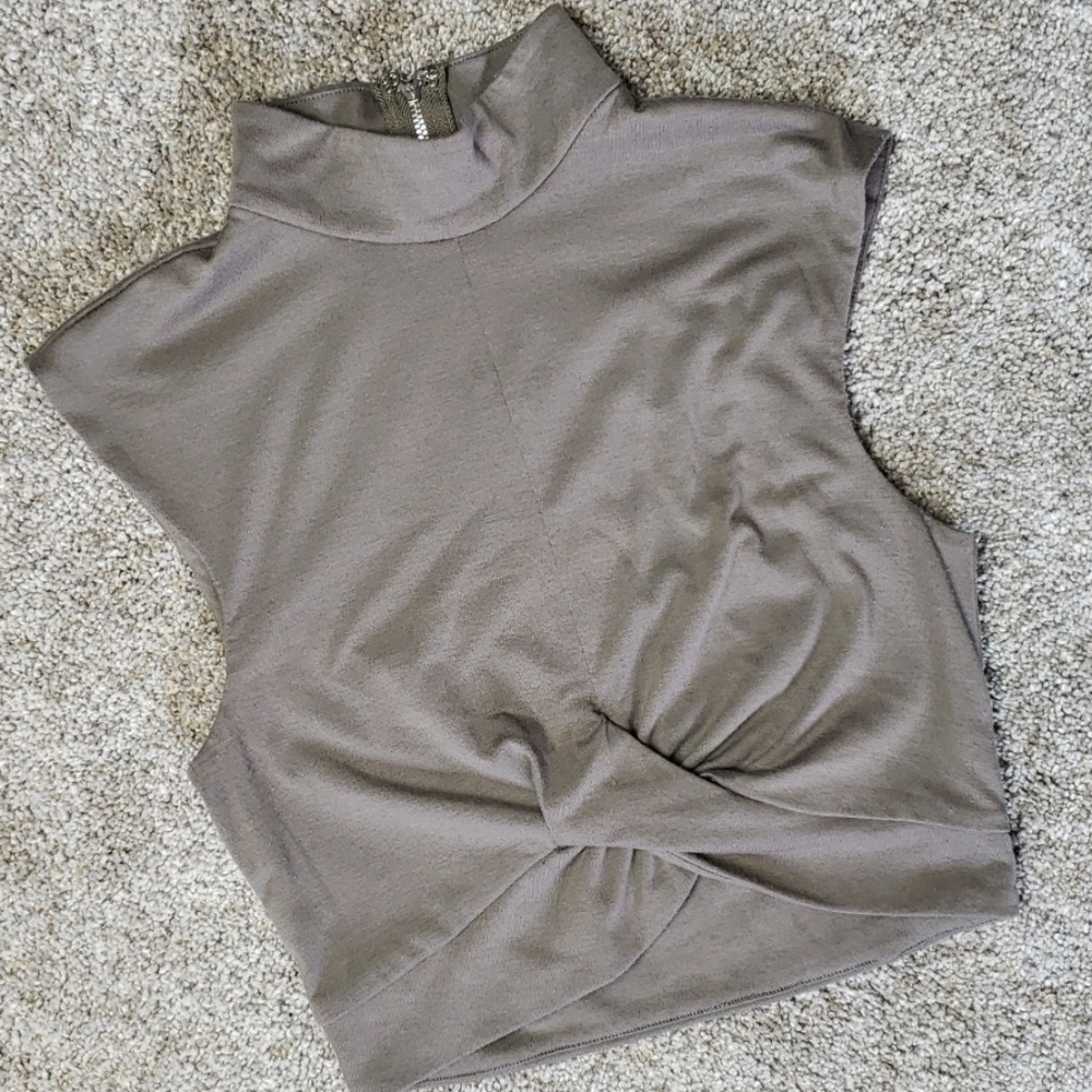 Crop top size small